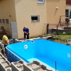 Fotogalerie - Naše bazény - Plastový bazén u domu