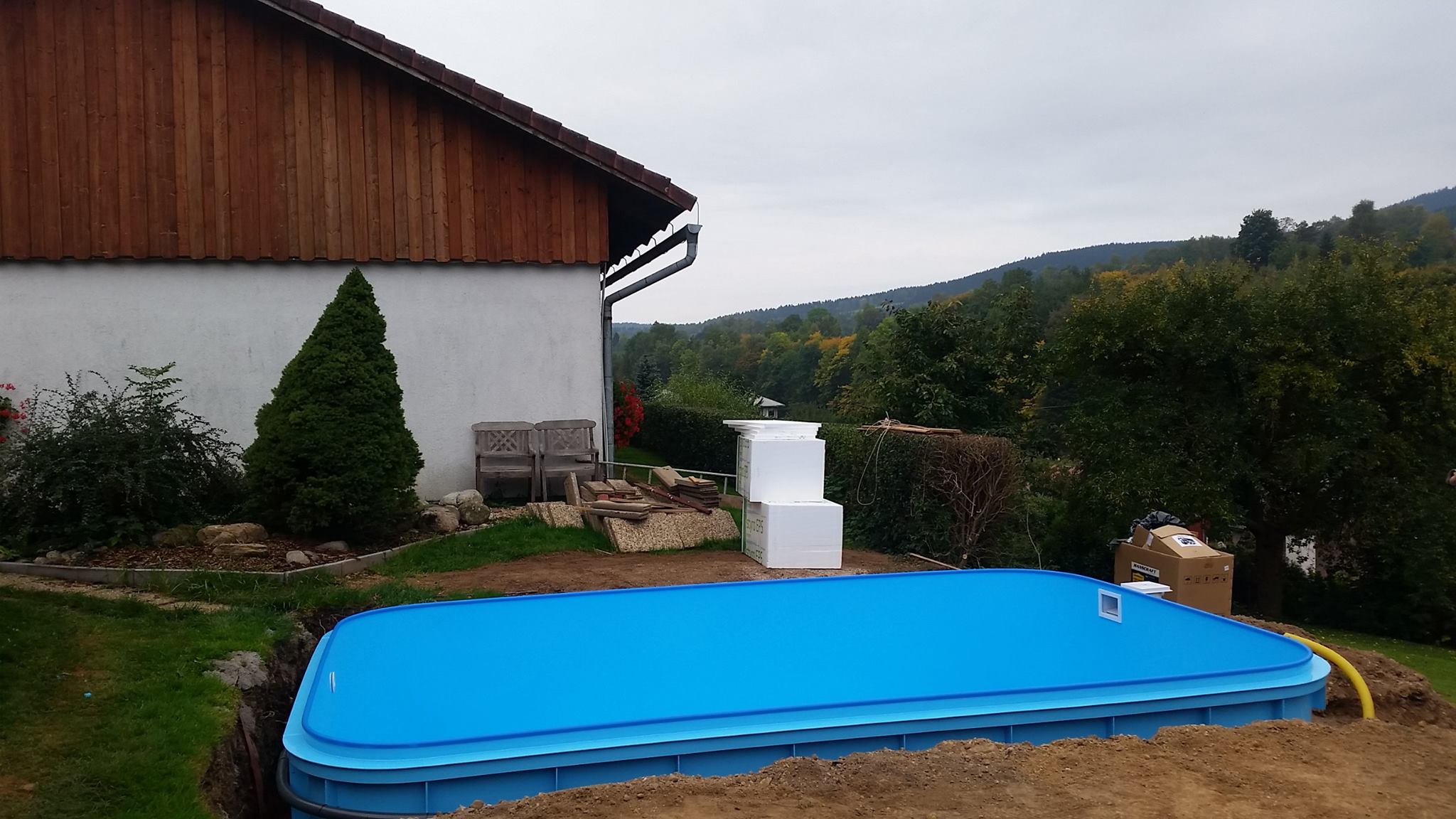 Obdélníkový plastový bazén - výroba plastových bazénů
